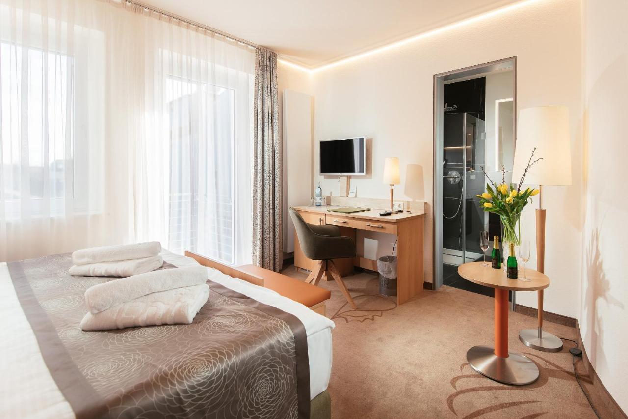 Parkhotel IV Jahreszeiten Кюлунгсборн Экстерьер фото