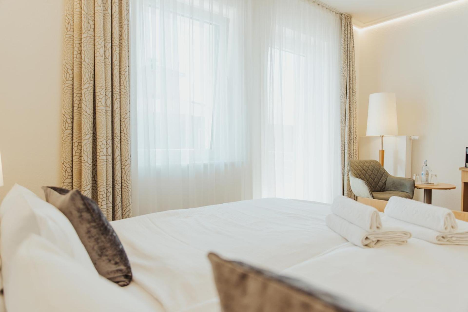 Parkhotel IV Jahreszeiten Кюлунгсборн Экстерьер фото